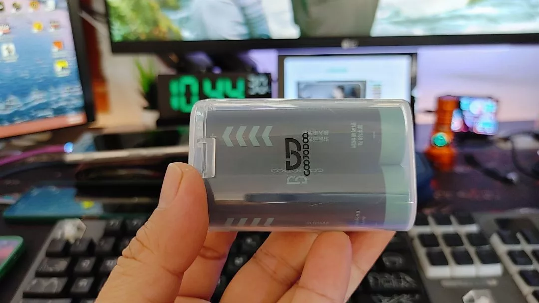 GOOJODOQ 22.5w 10000Mah Sạc dự phòng di động Hai pin Mecha Style Nhẹ Typc-C / Lighiting Giao diện kép Power Bank