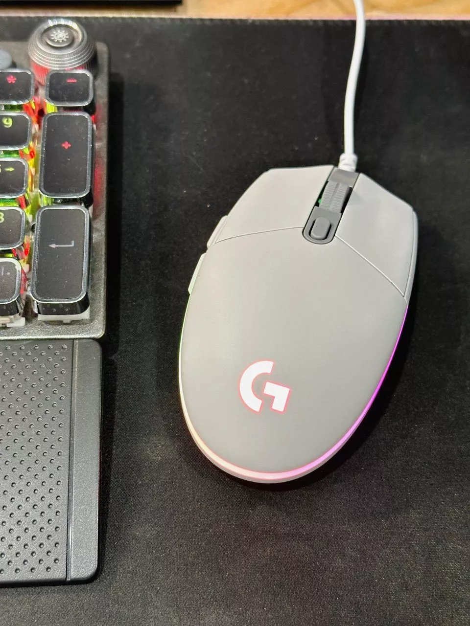 Chuột gaming có dây Logitech G203 Lightsync - Tùy chỉnh RGB, 6 nút lập trình, nhẹ