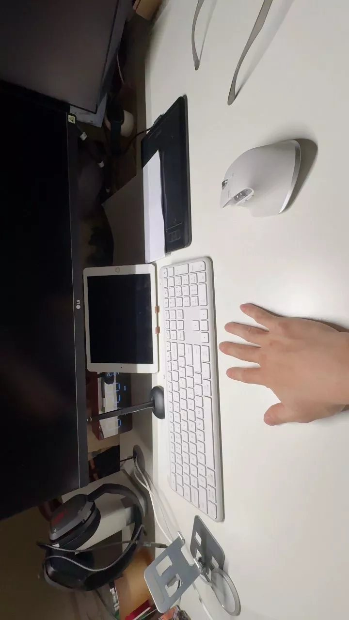 Bàn phím không dây Logitech K950 Signature Slim - Kết nối đa thiết bị, Gõ yên tĩnh, Bluetooth