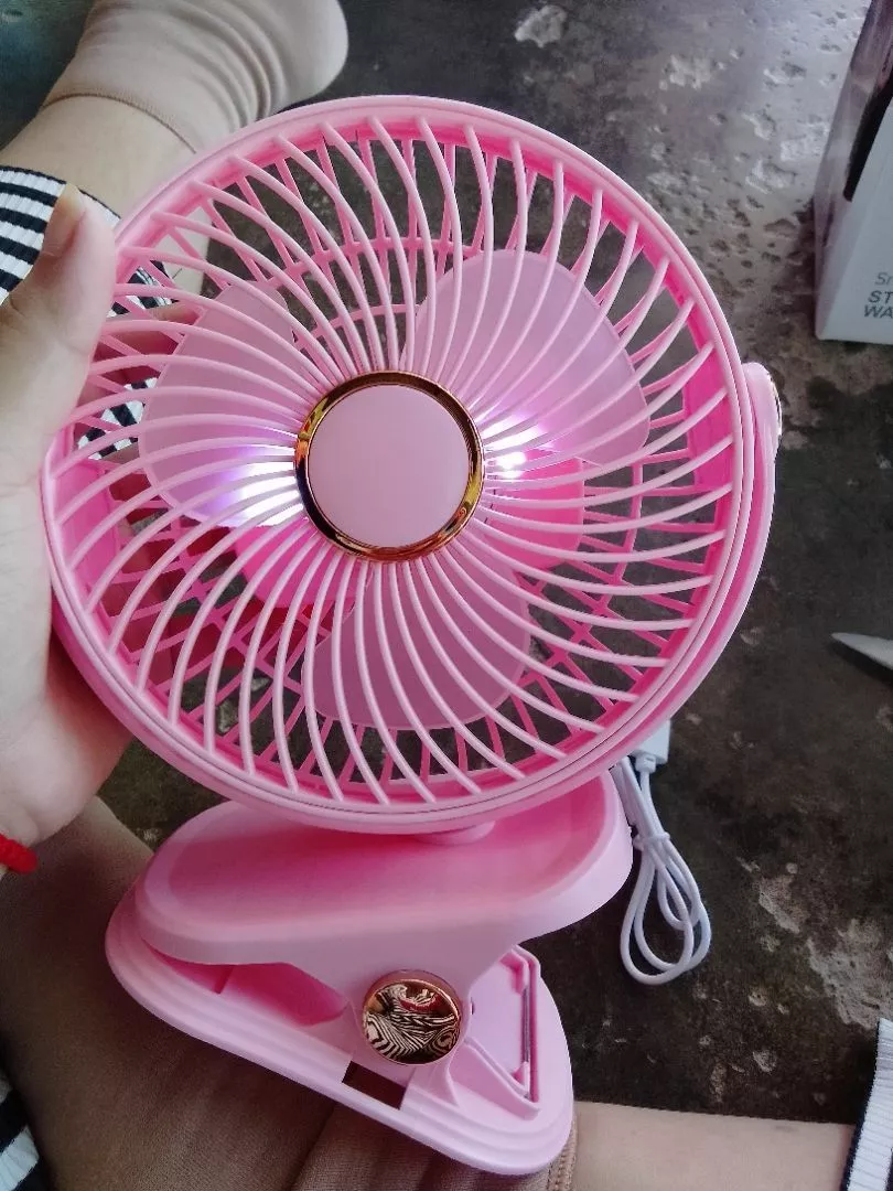 ( Loại 1) Quạt tích điện kẹp bàn mini để bàn 5 mức độ có đèn led pin 5000 MHA Và 10000 MHA cao cấp