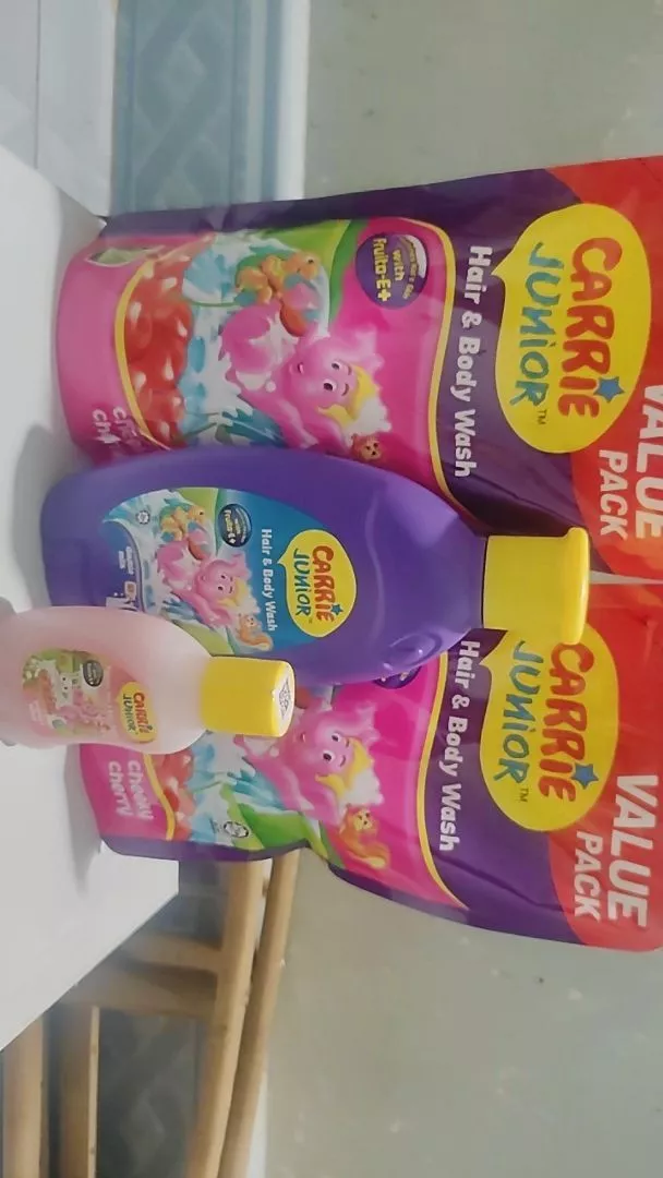 Combo 2 Túi Sữa Tắm Gội thiên nhiên Sạch Dịu Nhẹ & ẩm mịn Cho Bé Carrie Junior Cheeky Cherry 500g x2 (quà mùi ngẫu nhiên