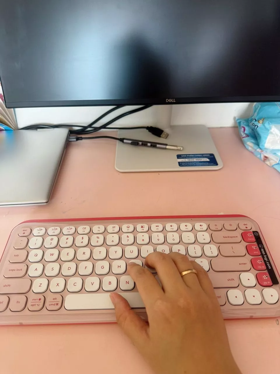 Bàn phím Bluetooth không dây POP ICON KEYS Logitech - Thoải mái, Nút lập trình, Kết nối 3 thiết bị