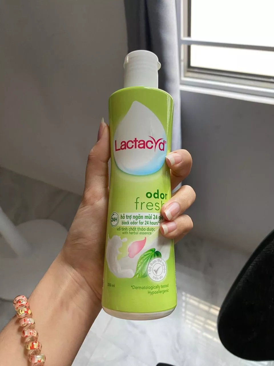 Dung Dịch Vệ Sinh Phụ Nữ Lactacyd Từ Lá Trầu Không&Nước Hoa Hồng Ngày Dài Tươi Mát Ngăn Mùi 24h 250ml