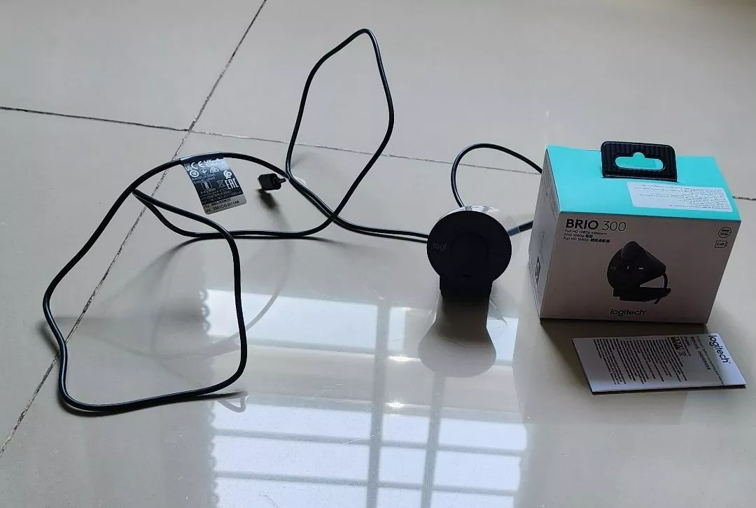 Webcam Full HD Logitech Brio 300 - Micrô giảm tiếng ồn, USB-C, tự động chỉnh ánh sáng
