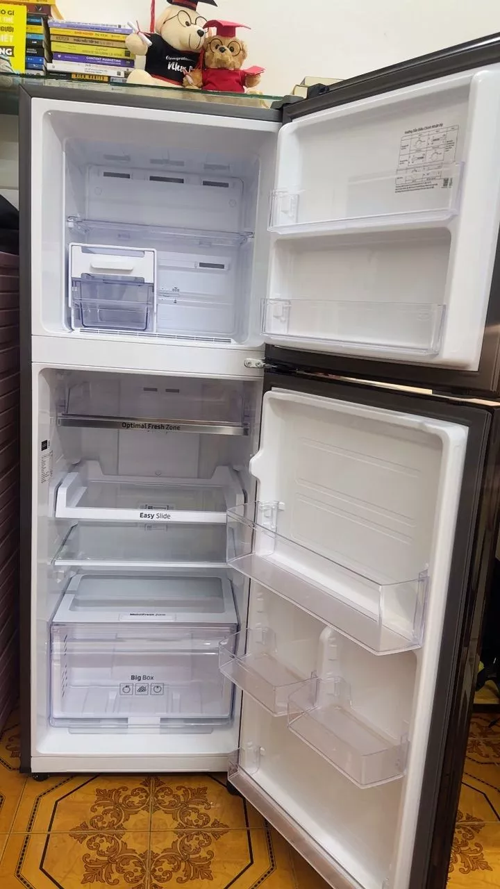 Tủ Lạnh Samsung Ngăn Đông Trên 236L RT22M4032BY/SV - Ngăn Đông Mềm Optimal Fresh Zone, màu Nâu
