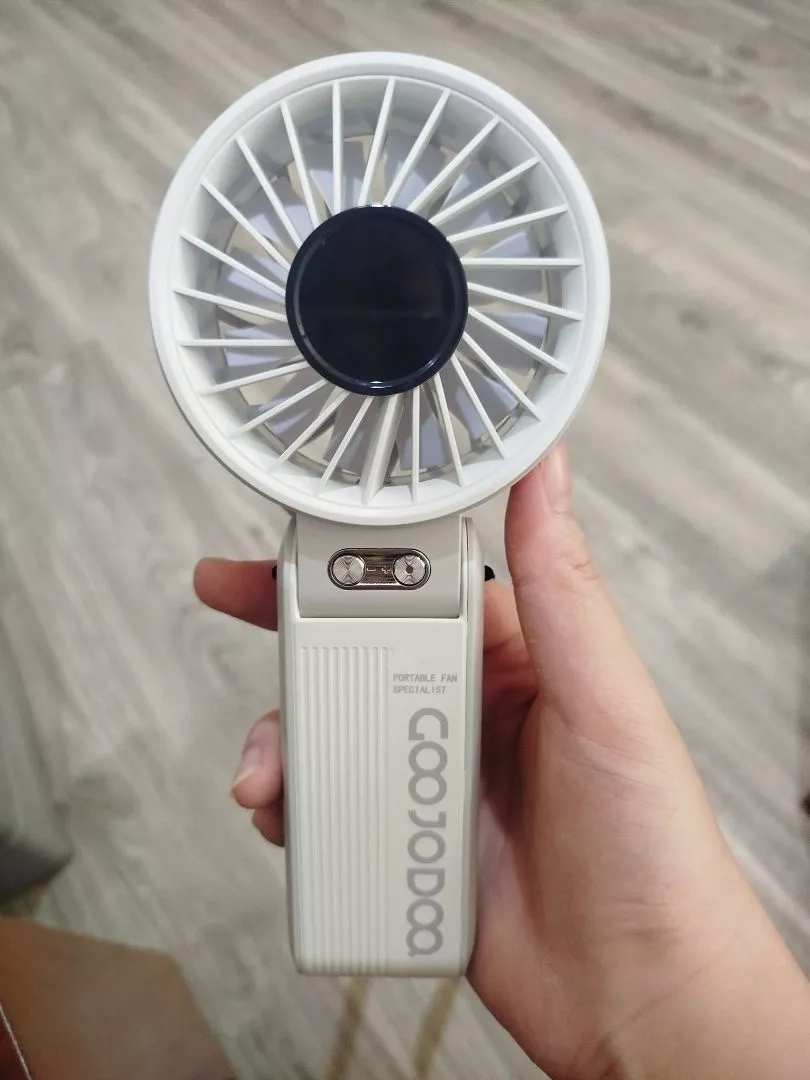 【Tặng quà/Bảo hành nửa năm】GOOJODOQ Quạt gió mạnh 100 tốc độ gió màn hình kỹ thuật số quạt cầm tay tuabin có thể điều chỉnh thích hợp cho thể thao ngoài trời làm mát nhanh