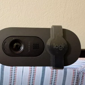 Webcam Full HD Logitech Brio 100 - Cân bằng ánh sáng, Mic, Màn chập, USB-A, Google Meet, Zoom