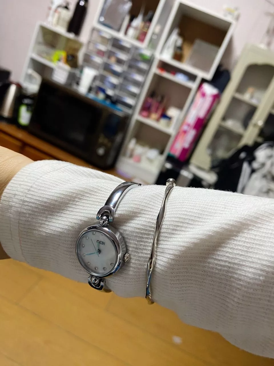 Đồng Hồ Nữ Mặt Tròn Số GEDI, Dạng Lắc Tay Sang Chảnh, Đồng Hồ Đeo Tay Nữ Dạng Lắc Tay Mặt Đơn Giản