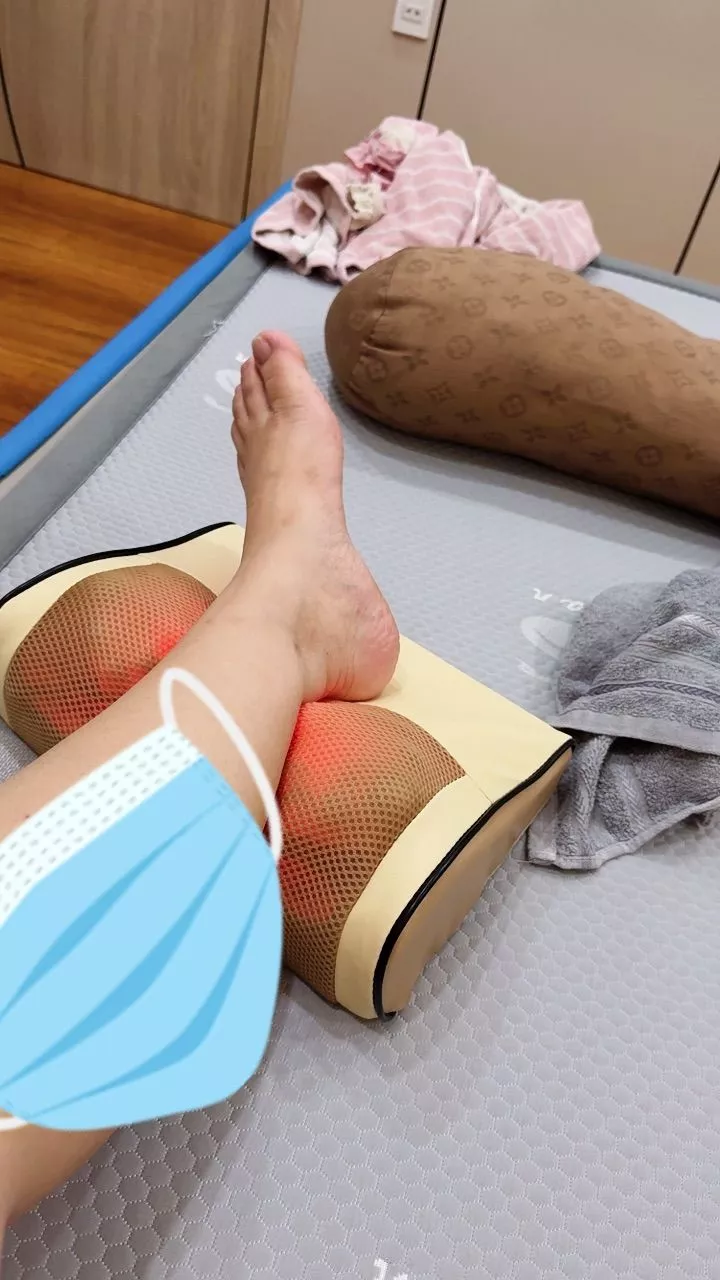 Gối massage cổ vai gáy, máy massage hồng ngoại 20 bi cao cấp hỗ trợ mát xa toàn thân