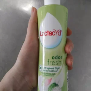 Dung Dịch Vệ Sinh Phụ Nữ Lactacyd Từ Lá Trầu Không&Nước Hoa Hồng Ngày Dài Tươi Mát Ngăn Mùi 24h 250ml
