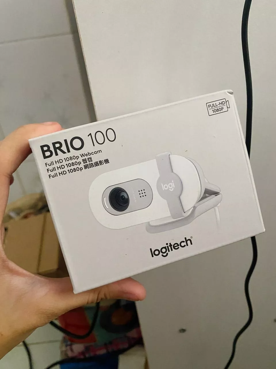 Webcam Full HD Logitech Brio 100 - Cân bằng ánh sáng, Mic, Màn chập, USB-A, Google Meet, Zoom