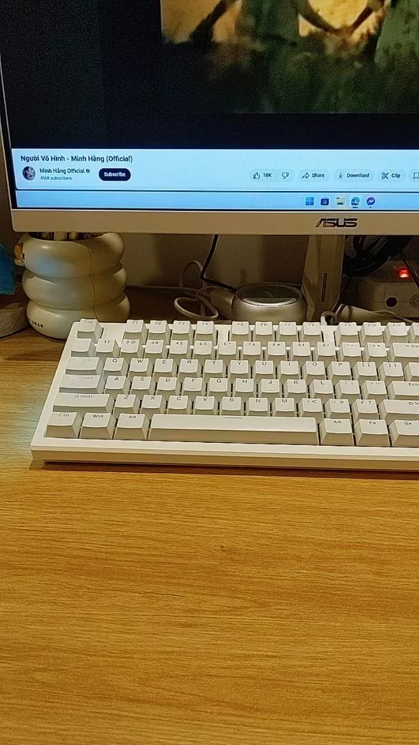 Bàn Phím Cơ Lang Tu LT104 - 3 Mode kết nối - Trục cơ Linear - Switch 5 Pin - Có Hot-swap - Pin 6000mah - LED RGB