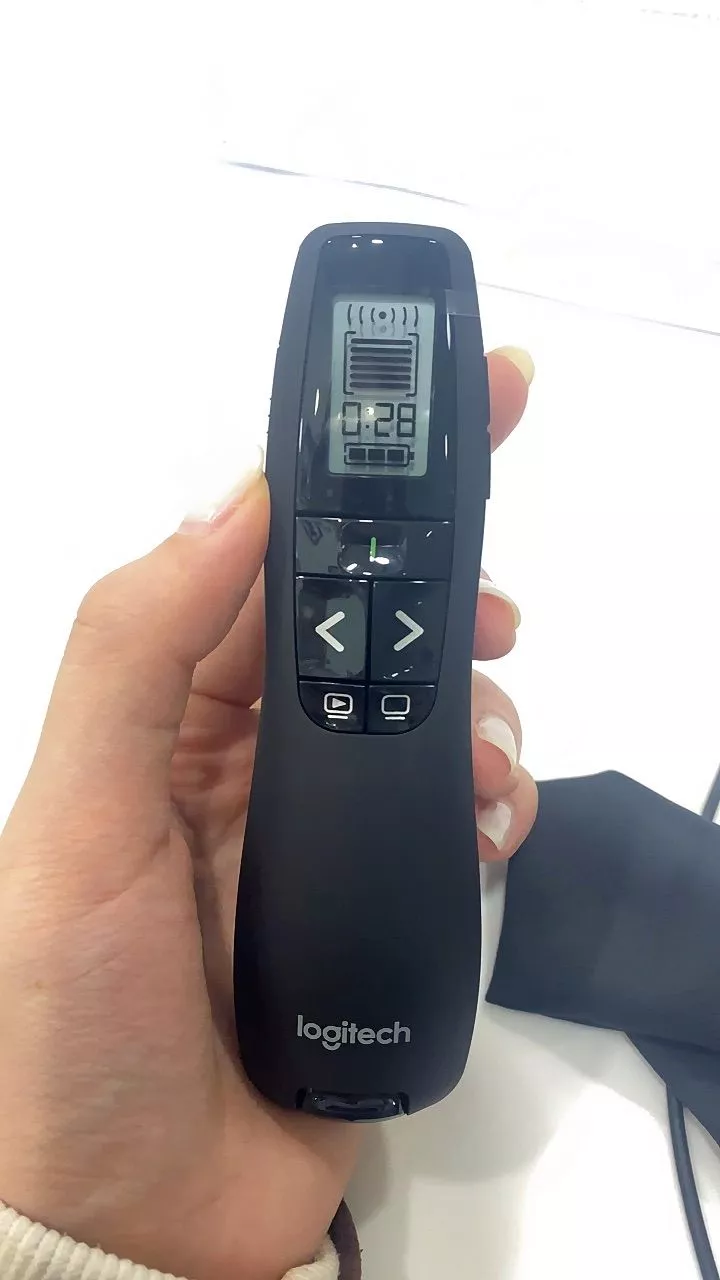 Bút trình chiếu LOGITECH R800 - Có màn hình LCD, phạm vi kết nối 30M