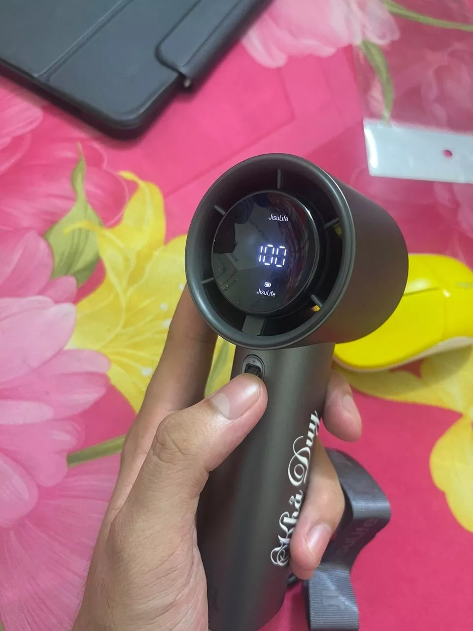 Quạt Cầm Tay Cao Cấp JISULIFE FA53 Pro1 ABS và Pro1 S - Con Lăn Tốc Độ - Đèn LED Hiển Thị - Sử Dụng Đến 15H BH 12 Tháng
