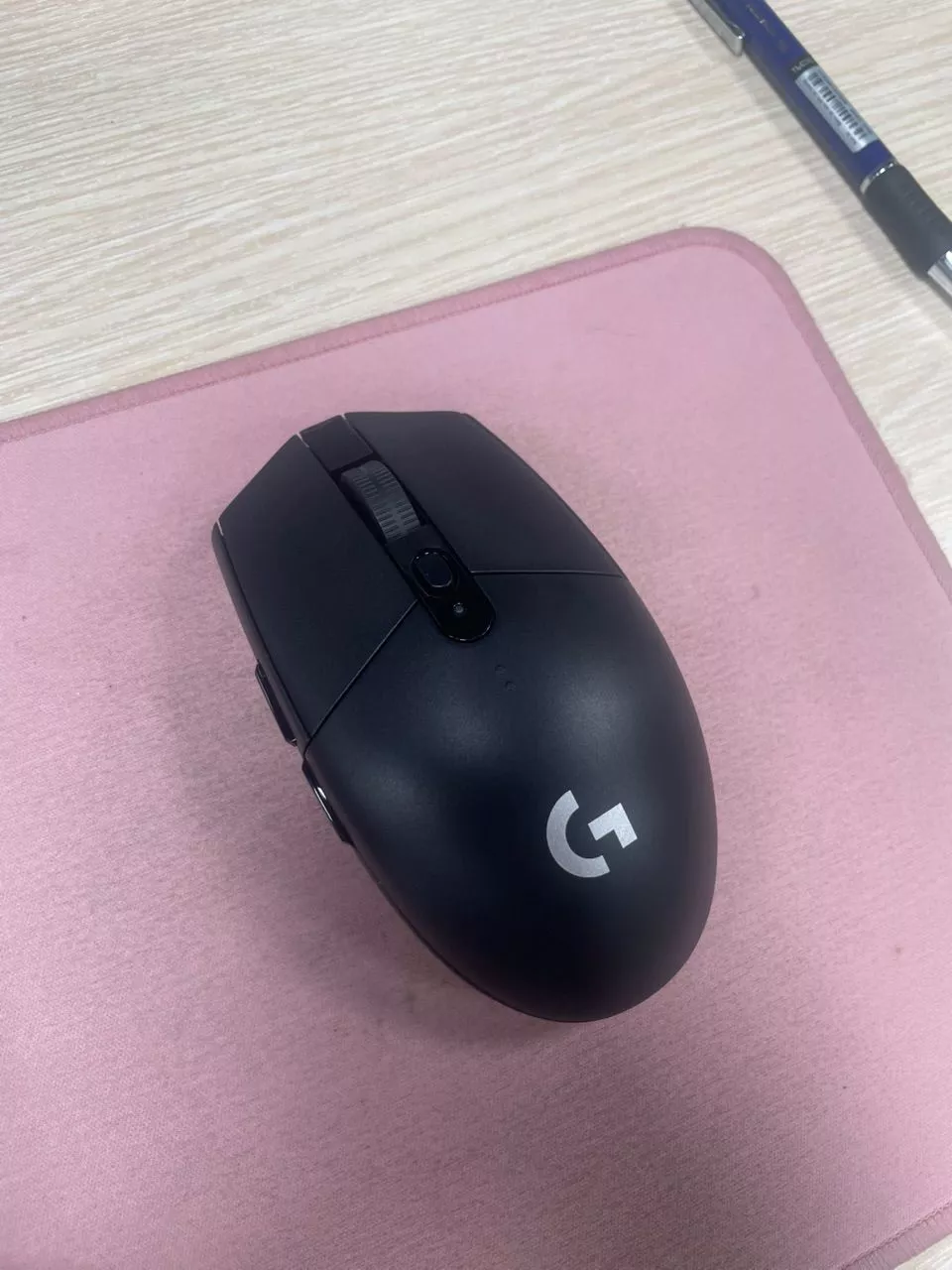Chuột gaming không dây Logitech G G305 LIGHTSPEED - Hero 12K DPI, Nhẹ 99g, 6 nút lập trình, Pin 250h