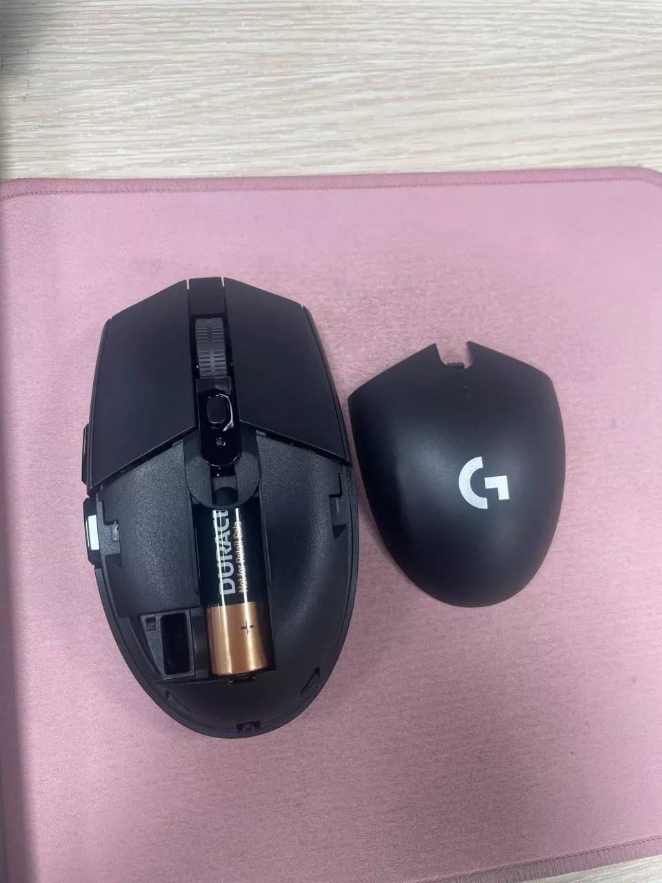 Chuột gaming không dây Logitech G G305 LIGHTSPEED - Hero 12K DPI, Nhẹ 99g, 6 nút lập trình, Pin 250h