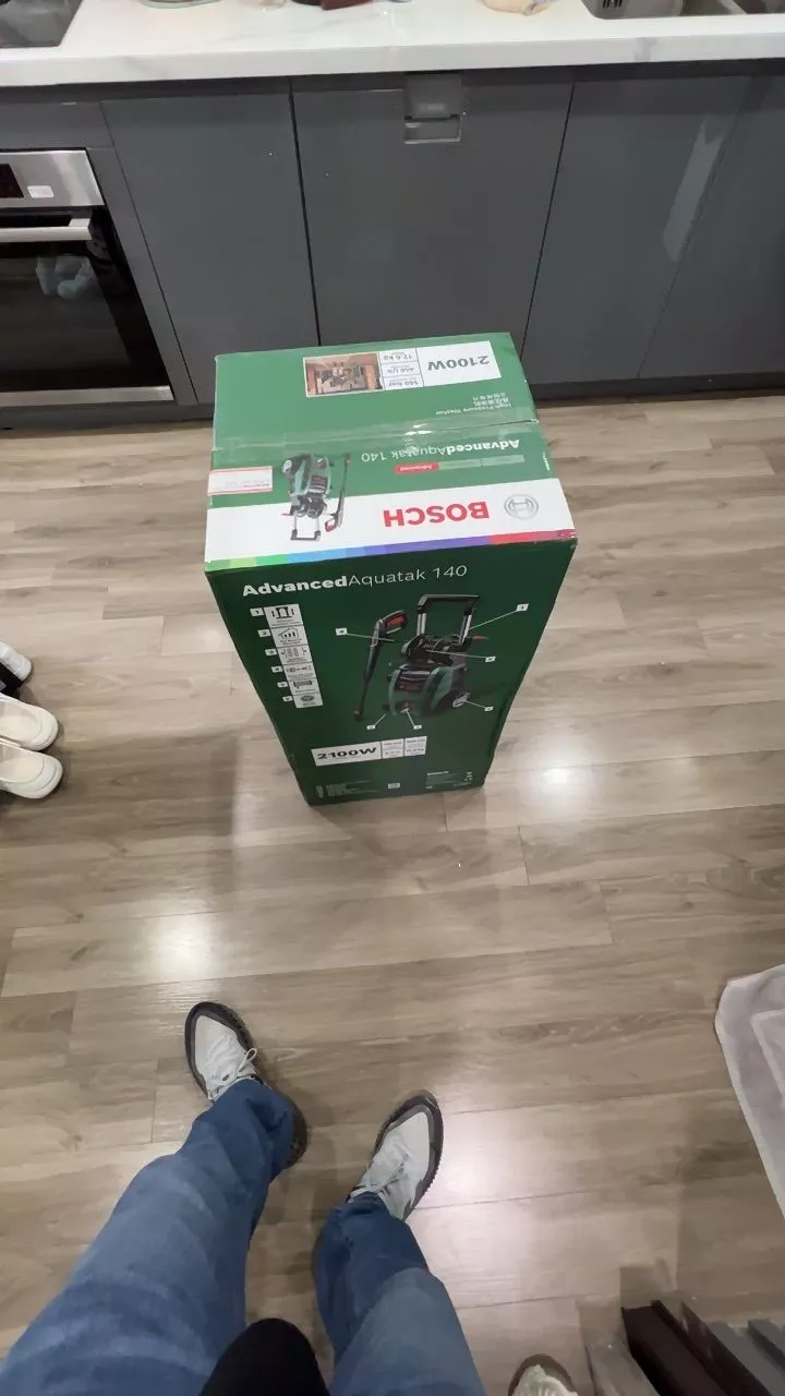 Máy phun xịt rửa áp lực cao Bosch Aquatak 140