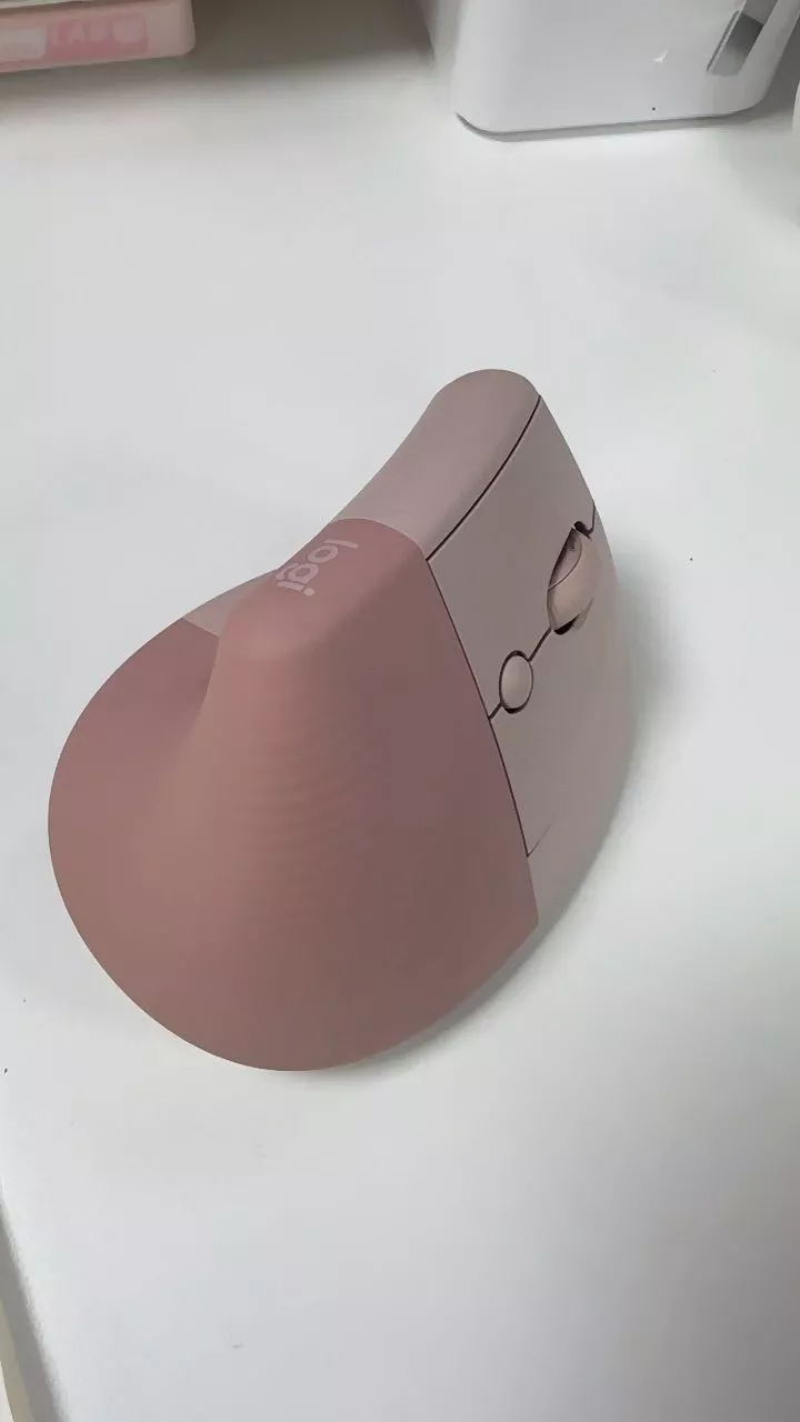Chuột công thái học không dây Logitech Lift Vertical - Bluetooth | USB, giảm ồn, Win/ Mac