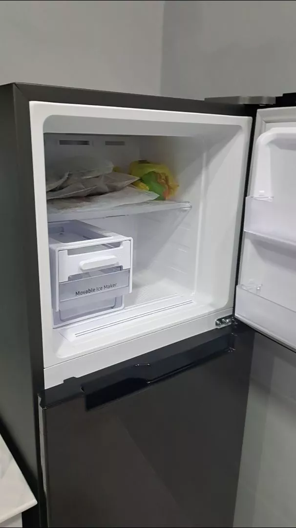 Tủ Lạnh Samsung Ngăn Đông Trên 236L RT22M4032BY/SV - Ngăn Đông Mềm Optimal Fresh Zone, màu Nâu