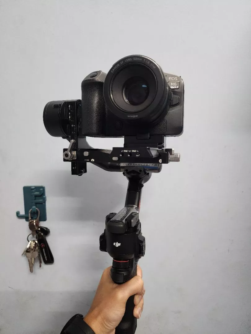Gimbal máy ảnh DJI RS 4 chống rung cho camera DSLR và Mirrorless tải trọng đến 3kg, quay dọc linh hoạt (DJI RS 4)