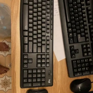 Combo Bàn phím và chuột không dây Logitech MK295 Silent - Giảm ồn, có phím số, bền bỉ
