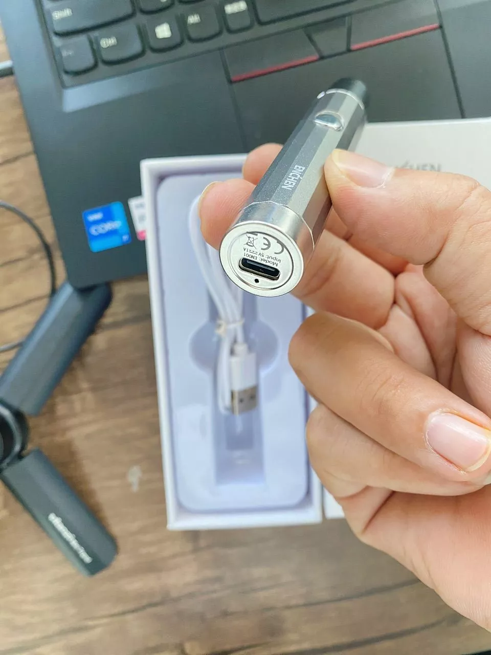 Máy tỉa lông mũi Enchen EN001 sạc pin Type-C đầu cạo tròn ẩn tháo rời, động cơ mạnh mẽ giảm ồn