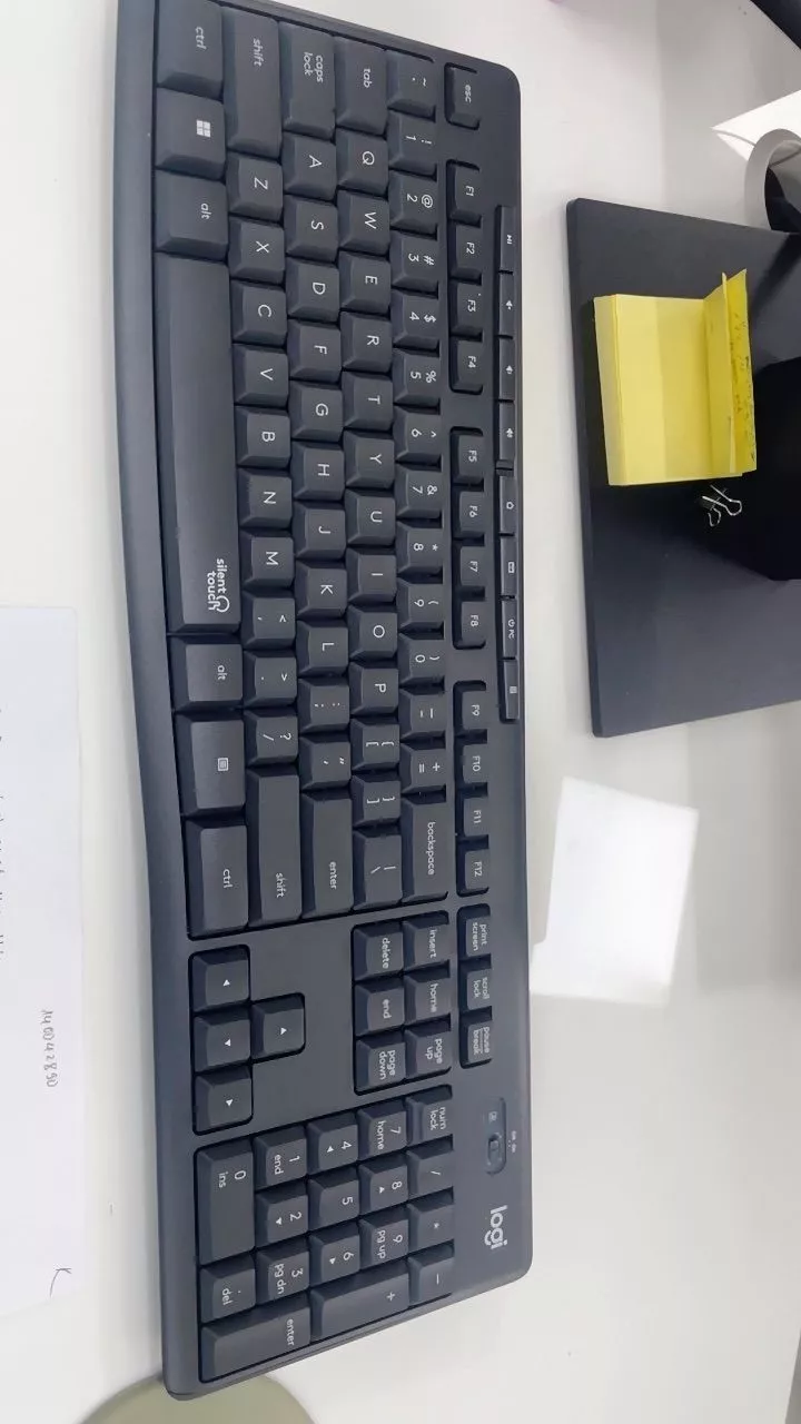 Combo Bàn phím và chuột không dây Logitech MK295 Silent - Giảm ồn, có phím số, bền bỉ