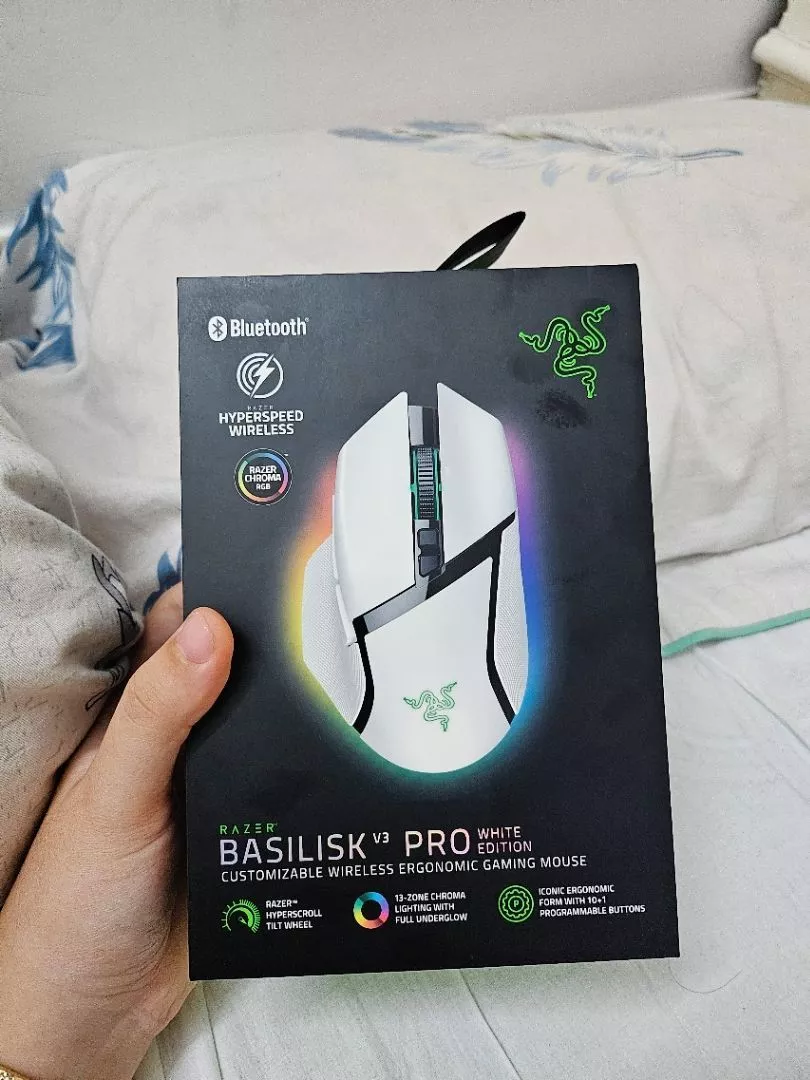 Chuột Razer Basilisk V3 Pro Black/White