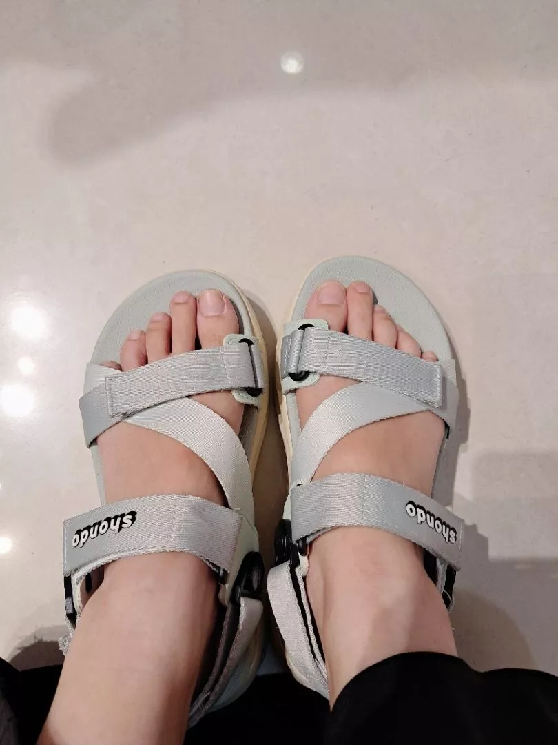 Giày Sandals Nam Nữ SHONDO F8B Êm, Thời Trang Thích Hợp Đi Làm, Đi Học Chơi Màu Xám Be F8B2025