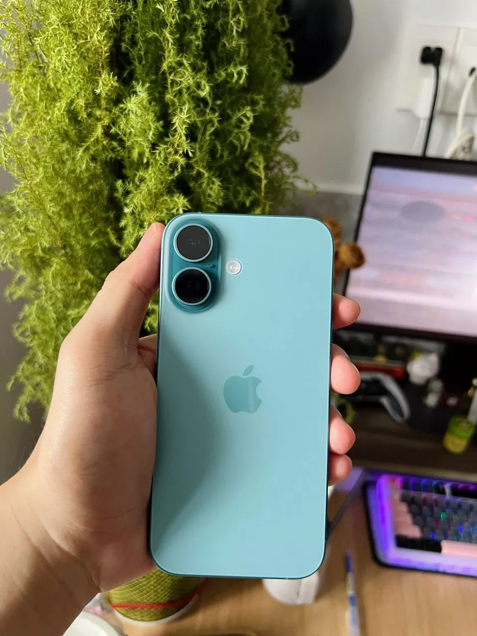 Điện thoại Apple iPhone 16 128GB