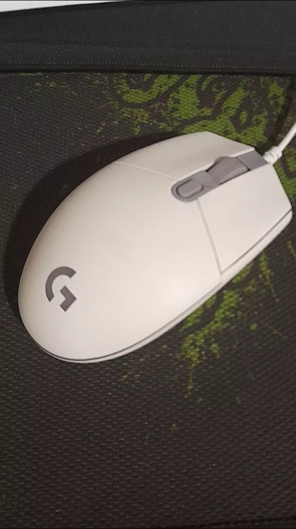 Chuột gaming có dây Logitech G203 Lightsync - Tùy chỉnh RGB, 6 nút lập trình, nhẹ