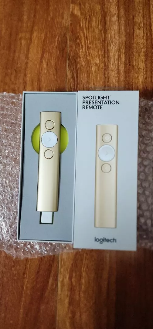 Bút trình chiếu không dây 30m Logitech Spotlight - Bluetooth, USB, phóng to để nhấn mạnh