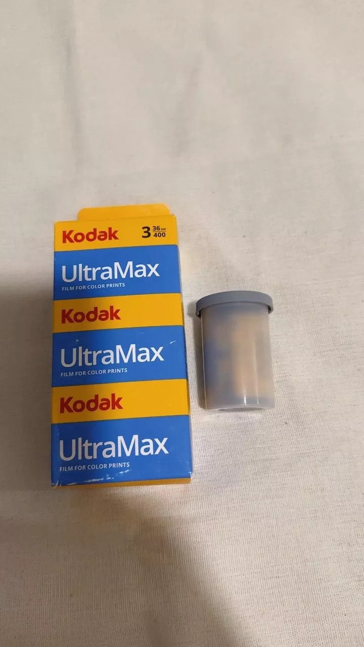 Kodak Ultramax 400 36exp Date 01/2028 phim mới film 35mm Singlebox Loại 1 hộp giấy có 1 cuộn