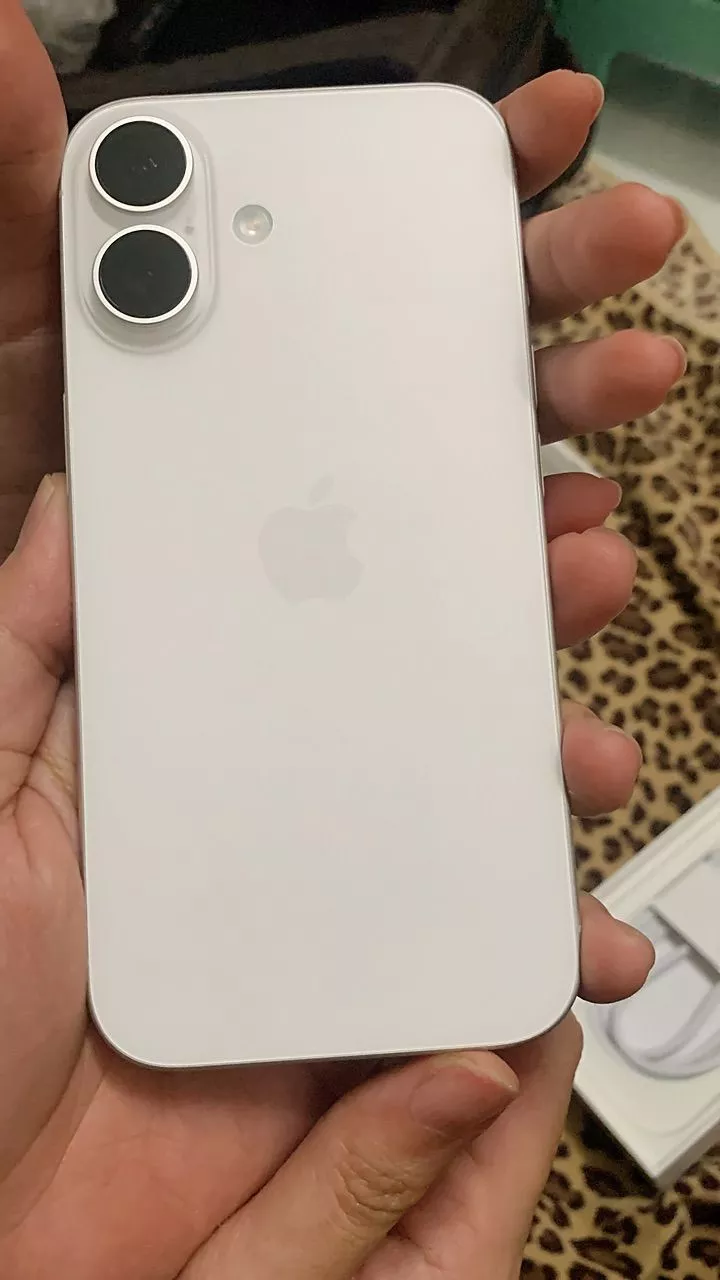 Điện thoại Apple iPhone 16 128GB