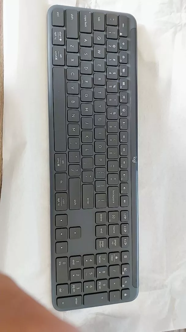 Bàn phím không dây Logitech K950 Signature Slim - Kết nối đa thiết bị, Gõ yên tĩnh, Bluetooth
