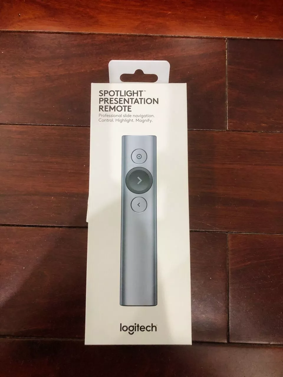Bút trình chiếu không dây 30m Logitech Spotlight - Bluetooth, USB, phóng to để nhấn mạnh