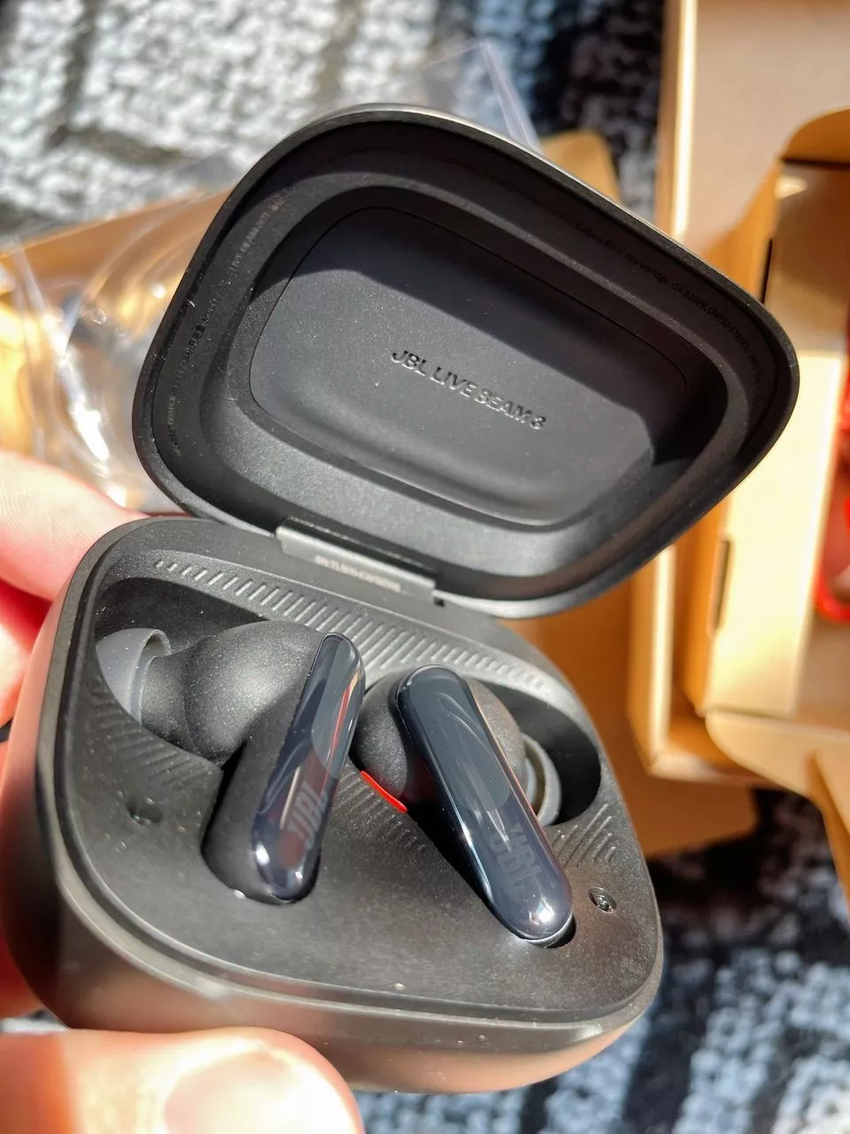 Tai Nghe True Wireless JBL Live Beam 3 có màn hình cảm ứng - Hàng Chính Hãng