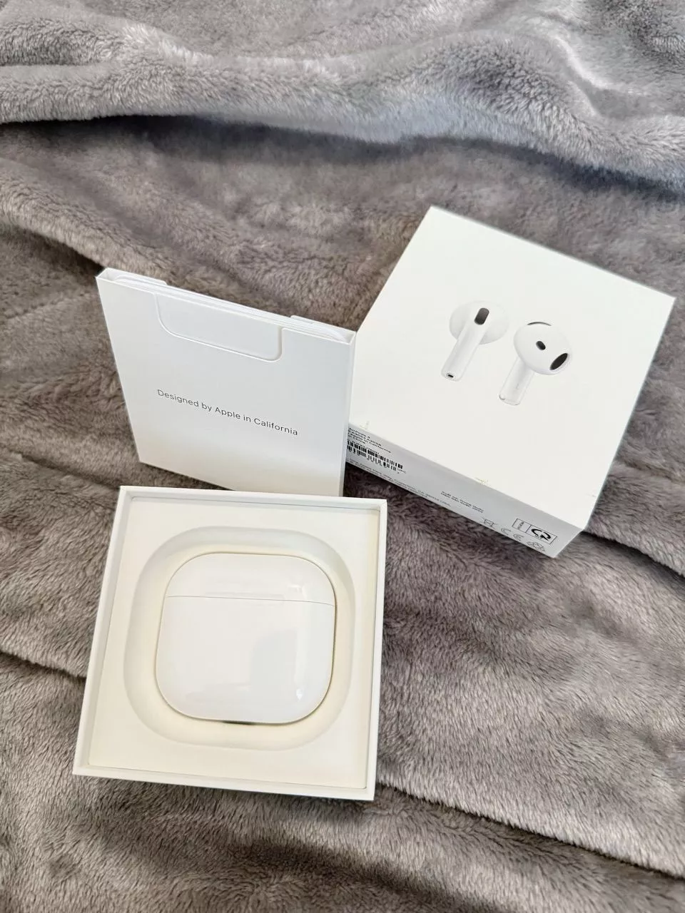 Apple AirPods 4th gen