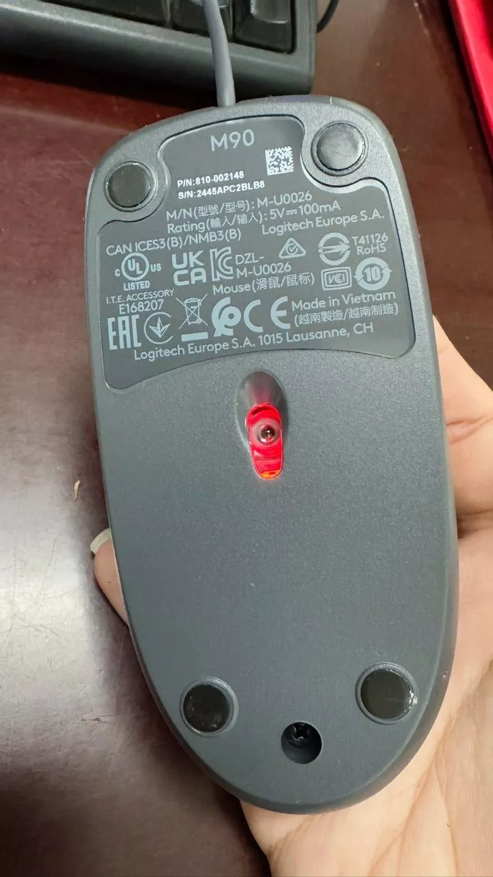Chuột có dây Logitech B100 - Dây dài 1m8, thiết kế ôm tay, thuận cả 2 tay