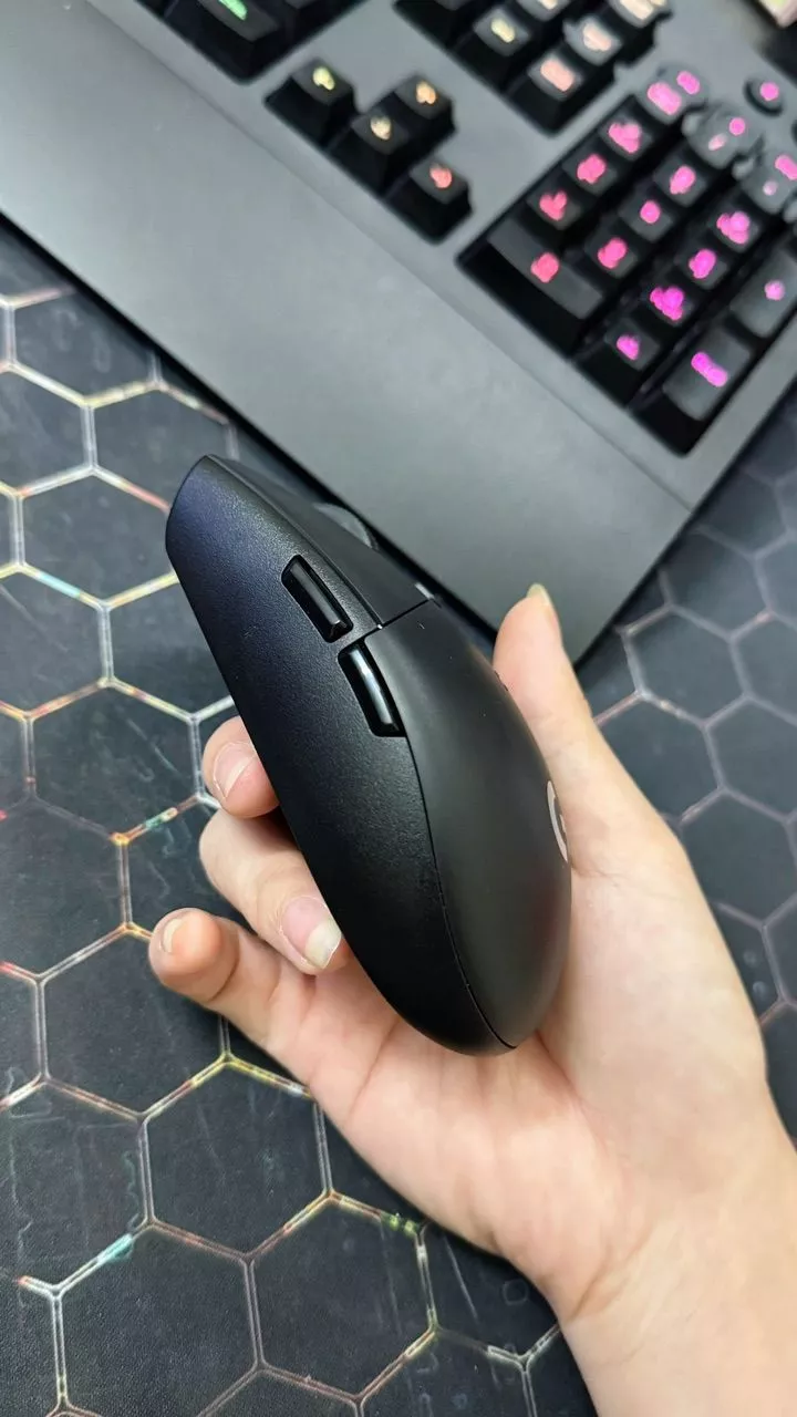 Chuột gaming không dây Logitech G G305 LIGHTSPEED - Hero 12K DPI, Nhẹ 99g, 6 nút lập trình, Pin 250h