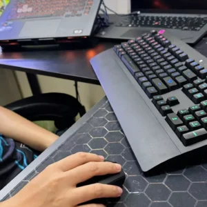 Chuột gaming không dây Logitech G G305 LIGHTSPEED - Hero 12K DPI, Nhẹ 99g, 6 nút lập trình, Pin 250h