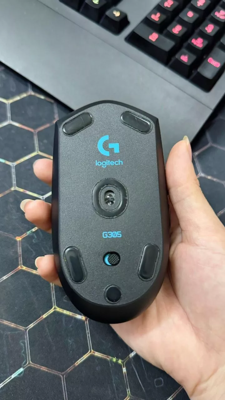 Chuột gaming không dây Logitech G G305 LIGHTSPEED - Hero 12K DPI, Nhẹ 99g, 6 nút lập trình, Pin 250h