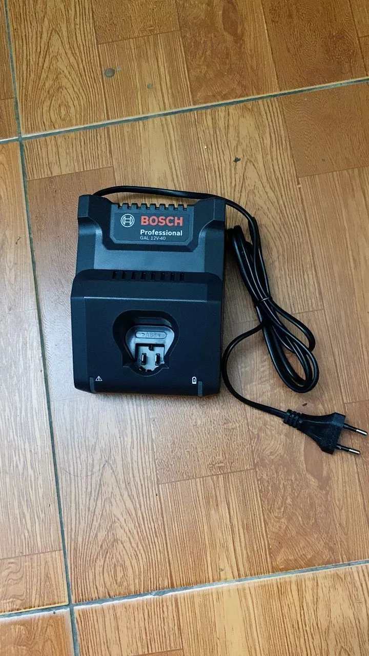Sạc nhanh Bosch GAL 12V-40 (10.8V, 12V)