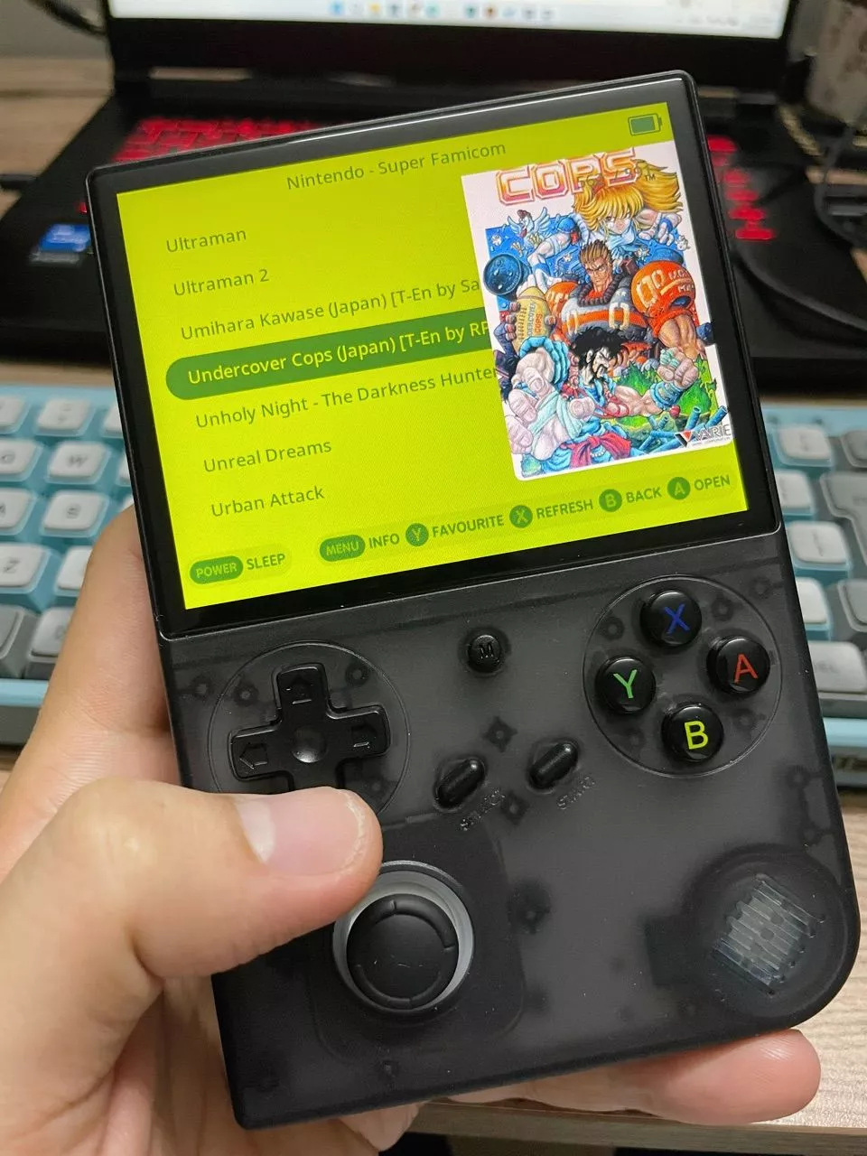 Anbernic RG40XX V Màn Hình Dọc - Máy chơi game Retro giả lập hỗ trợ xuất TV và tay cầm chơi game