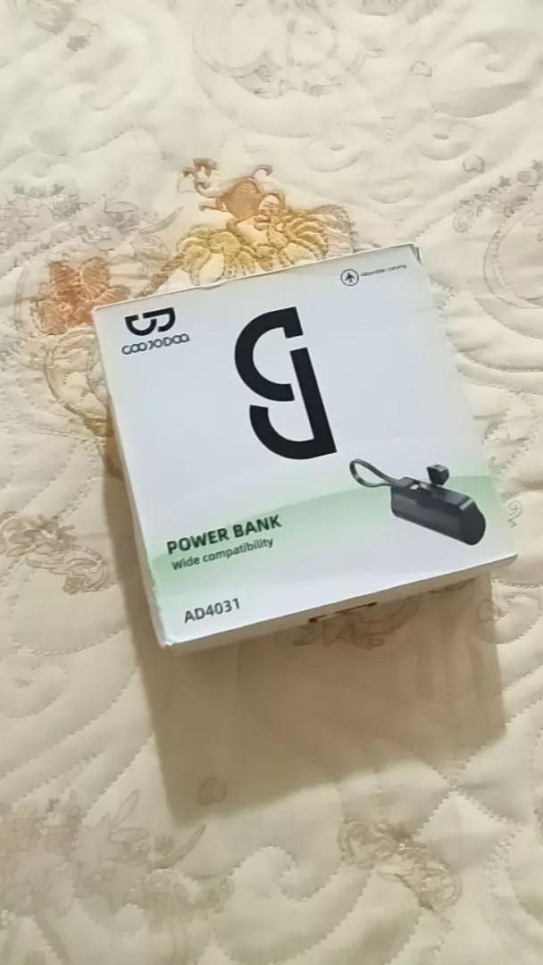 GOOJODOQ 5000mah Mini Power Bank cho iPhone Android Phone Cáp tích hợp Bộ sạc di động nhỏ gọn Lightning & Type C