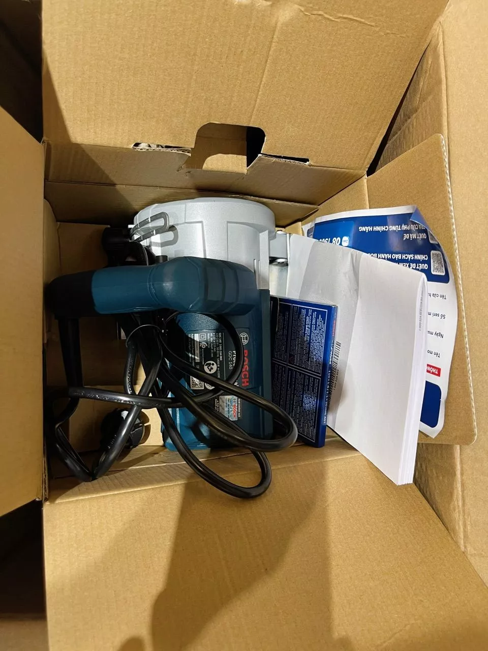 Máy cắt gạch Bosch GDC 140
