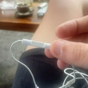Tai nghe chân dẹp bóc máy ố nhẹ trầy nhẹ thanh lý. tặng kèm dây bọc tai