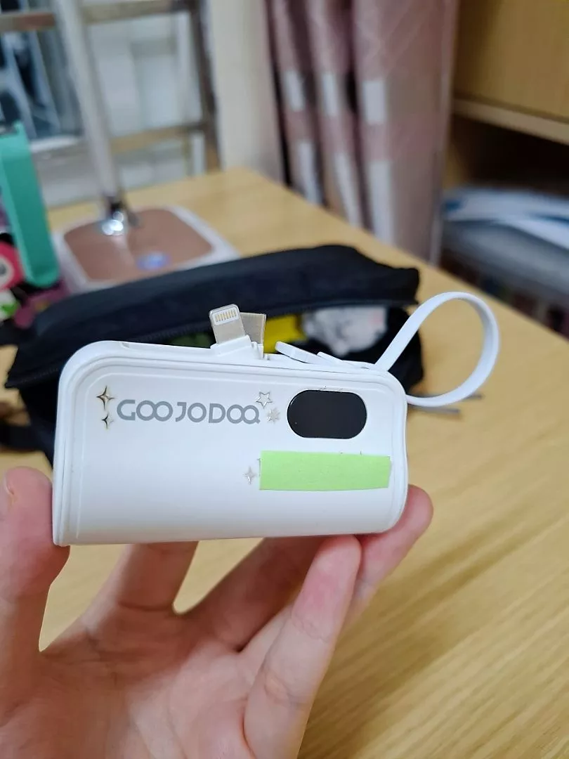 GOOJODOQ 5000mah Mini Power Bank cho iPhone Android Phone Cáp tích hợp Bộ sạc di động nhỏ gọn Lightning & Type C