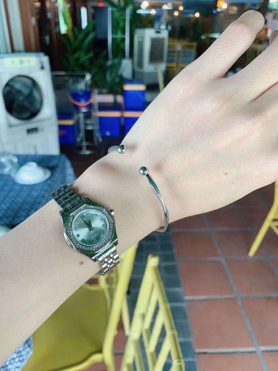 Đồng Hồ Nữ IEKE Mặt Đa Giác Tròn, Viền Đính Hạt, Đồng Hồ Đeo Tay Nữ Dây Thép, Kháng Nước Tốt
