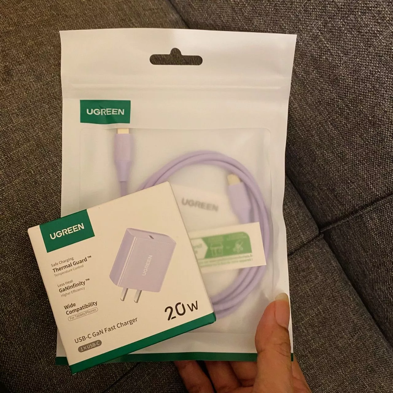Bộ sạc USB C UGREEN 20W PD Khối sạc nhanh Bộ sạc tường USB-C Tương thích với iPhone 16 / 16 Plus / 15 Pro / 15 Pro Max / 14 / 13 / 12, Pixel, Galaxy S23 / S22 / S21 / S20 / Note 10,